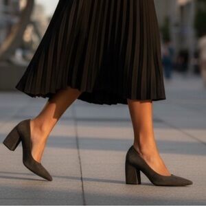 Prada Women's Black Leather Pointed Toe Block Heels Size 38